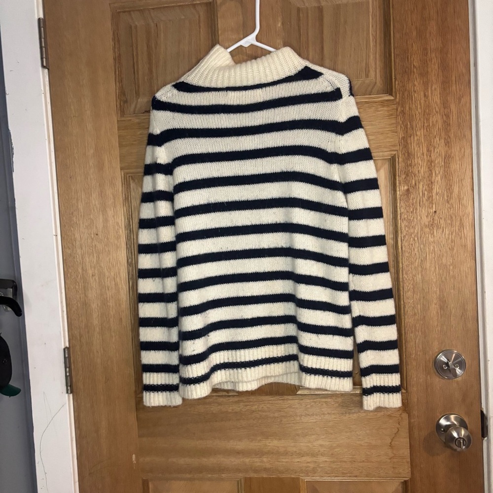 Zara women’s Classic nVy blue and White‎ Striped Turtleneck Sweater size M